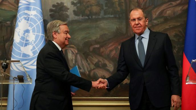 Generální tajemník OSN António Guterres v Moskvě s ruským ministrem zahraničí Sergejem Lavrovem (26.4.2022)