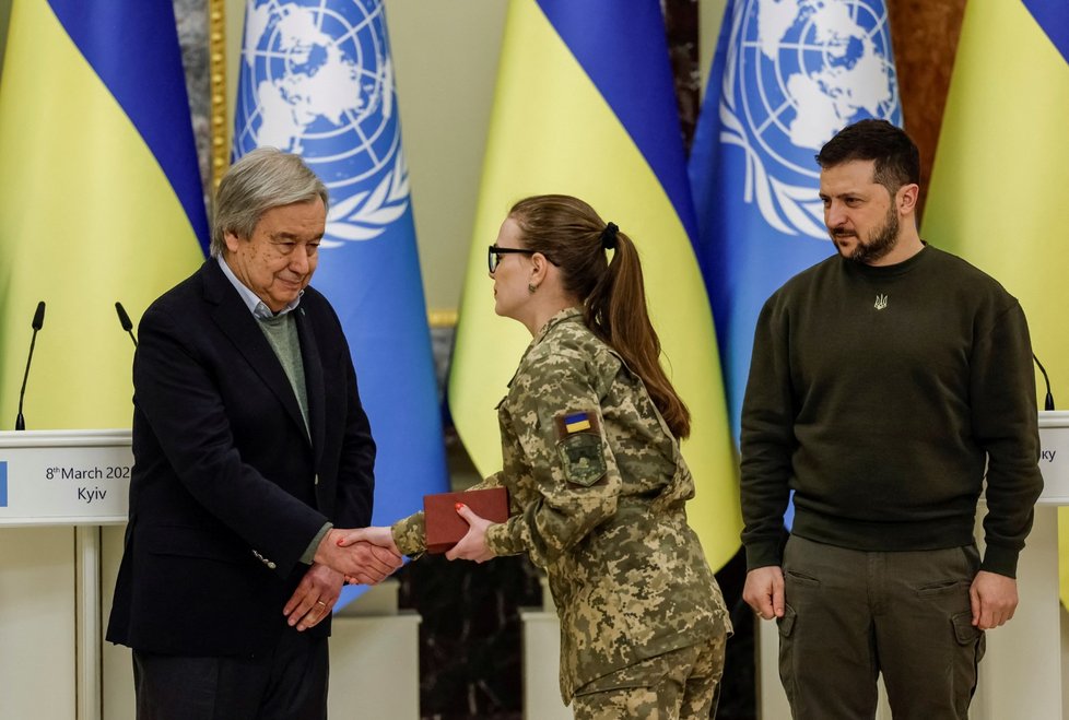 Generální tajemník OSN António Guterres u Volodymyra Zelenského v Kyjevě (8. 3. 2023).