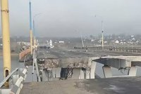 U Chersonu se zřítil důležitý most přes Dněpr! Rusové ho zřejmě odpálili při ústupu