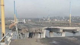 V Chersonské oblasti se zřítil Antonivskyj most přes řeku Dněpr (11.11.2022)
