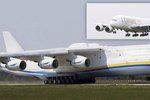 V Praze se na jednom letišti sejdou dva velikáni - Antonov i Airbus.