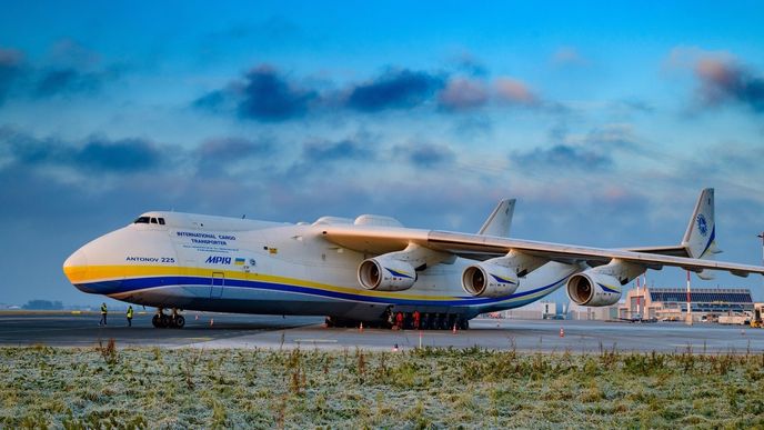 An-225 na letišti v Linci