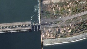 Poškození přehrady - Nová Kachovka u Chersonu