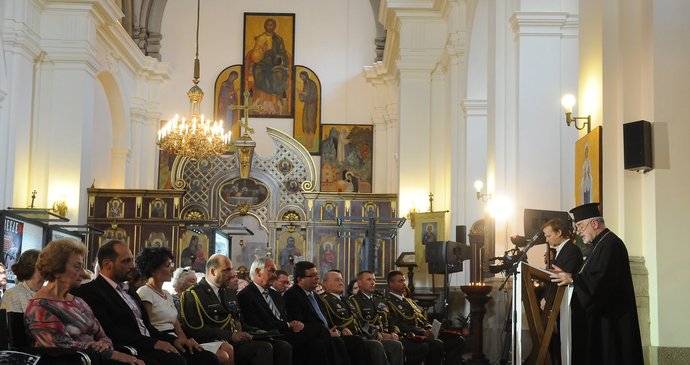 70 let po jejich smrti se do kostela Cyrila a Metoděje vrátili ti, kteří chtěli uctít památku hrdinů