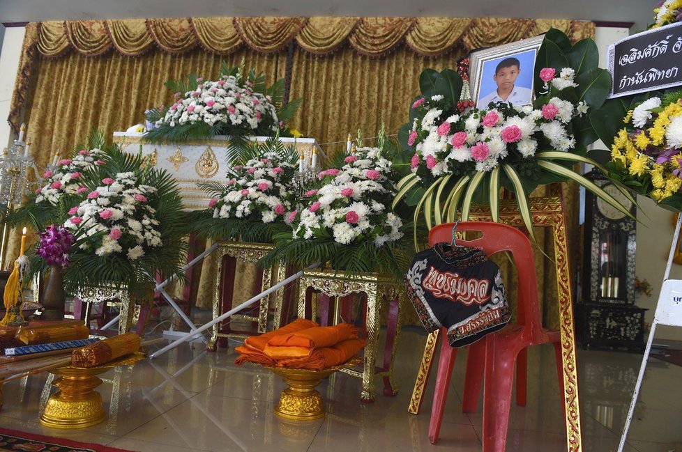 Pohřeb Anuchy Tasaky (†13).