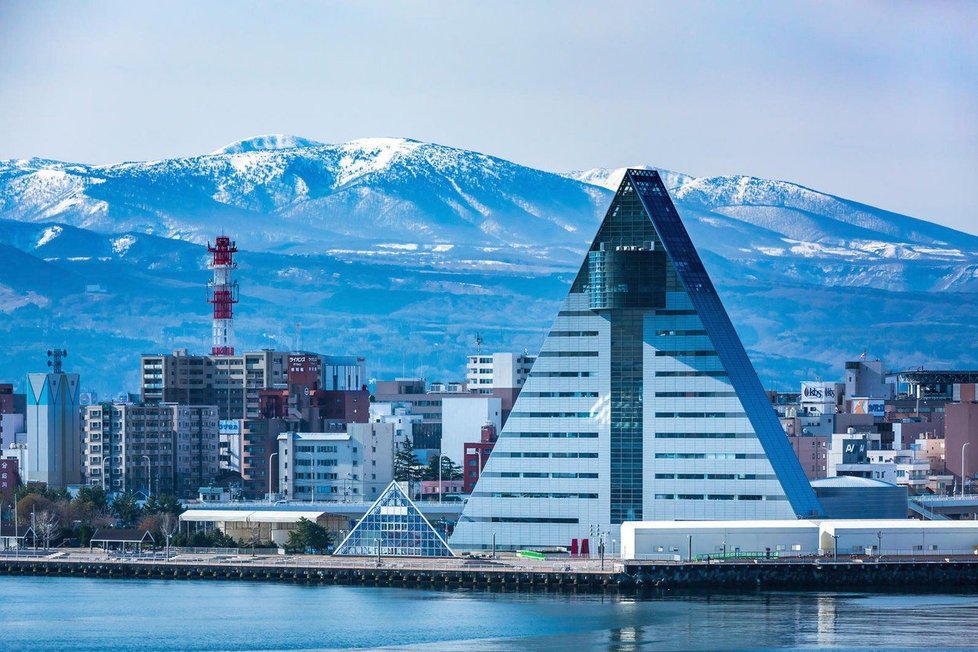 Japonské město Aomori, hlavní město stejnojmenné prefektury, poskytuje útočiště třem stům tisícům Japonců, kteří zde každou zimu bojují s nepřízní počasí