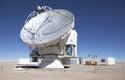 Jeden ze „členů EHT“ radioteleskop APEX v Chile má průměr 12 metrů