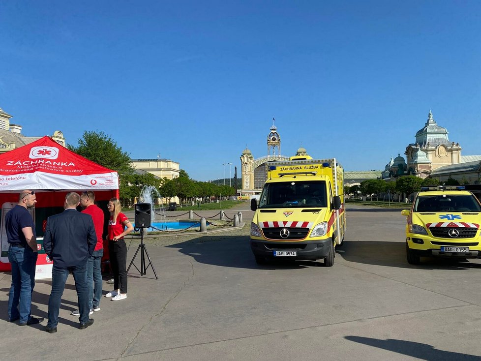 Pražská Zdravotnická záchranná služba hl. m. Prahy představila jazyková rozšíření pro mobilní aplikace Záchranka. Nově budou k dispozici i v ukrajinském či vietnamském jazyku. (13. květen 2022)