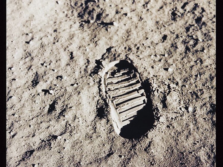 Jedna z prvních stop člověka na Měsíci