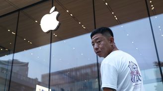 Trhy pod tlakem: Apple letí, banky krvácí, Fed váhá Trhy pod tlakem: Apple letí, banky krvácí, Fed váhá