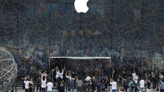 Apple se vrátil na pozici největší firmy světa, sesadil Saudi Aramco