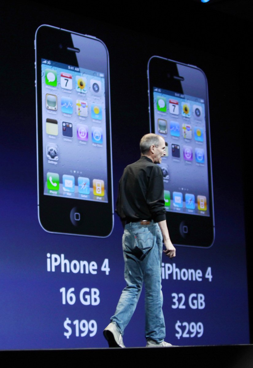 Steve Jobs představuje nový iPhone 4