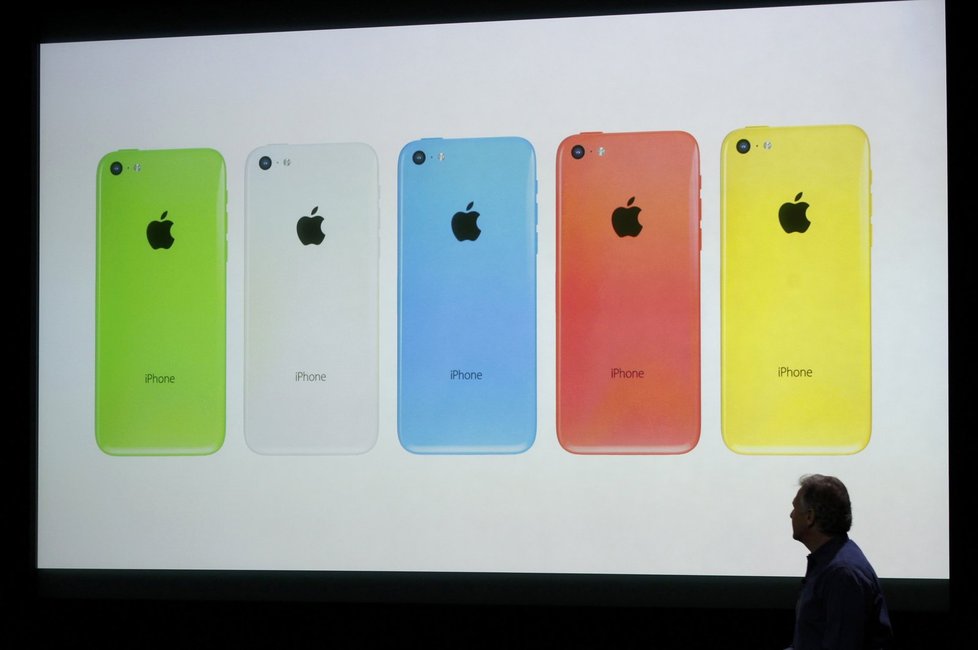 iPhone 5C oslňuje barevnými kryty