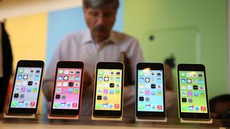 Firma Apple se stává mobilním operátorem