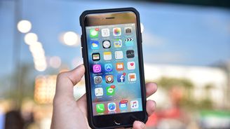 Apple čelí žalobám kvůli zpomalování iPhonů 