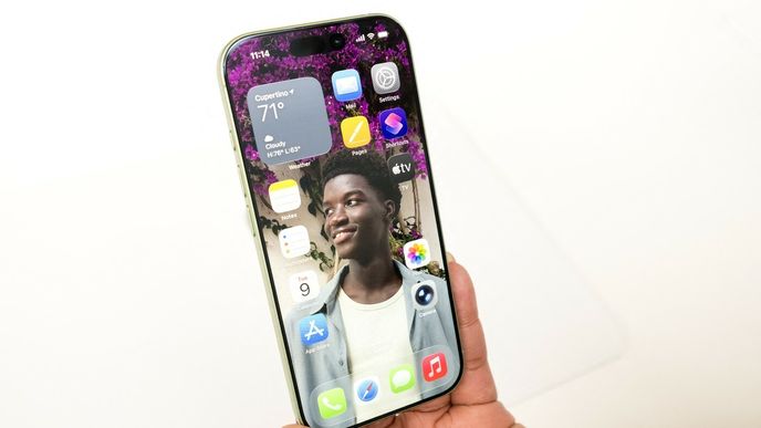 Americká společnost Apple v úterý představila novou verzi chytrého telefonu iPhone 17, včetně očekávané velmi tenké verze Air. Americká společnost Apple v úterý představila novou verzi chytrého telefonu iPhone 17, včetně očekávané velmi tenké verze Air.