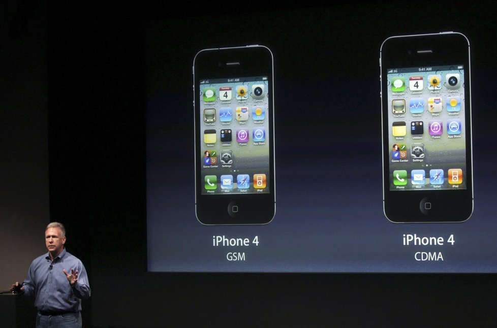 Apple představil novinku - iPhone 4S
