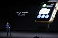 Firma koupí pracovníkům chytré hodinky od Applu. A co váš zaměstnavatel?