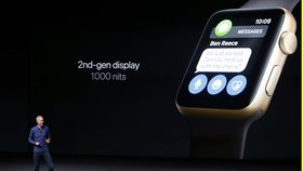 Apple představuje novou verzi iPhonu a hodinek Apple Watch.