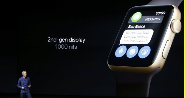 Apple představuje novou verzi iPhonu a hodinek Apple Watch.