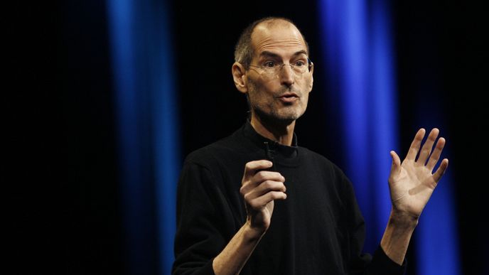 Steve Jobs ve svém ikonickém roláku