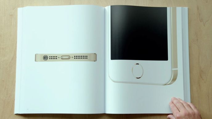 Apple představil tištěnou knihu. Stojí 7 500 Kč.