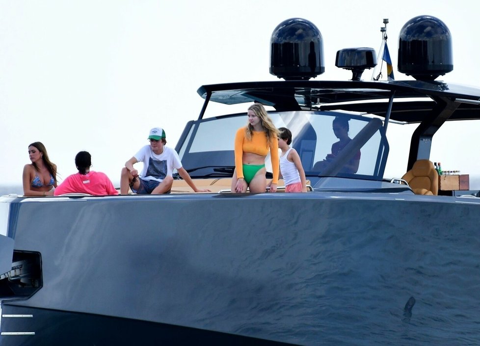 Vánoce 2022 strávila Gwyneth Paltrow s rodinou v Karibiku.