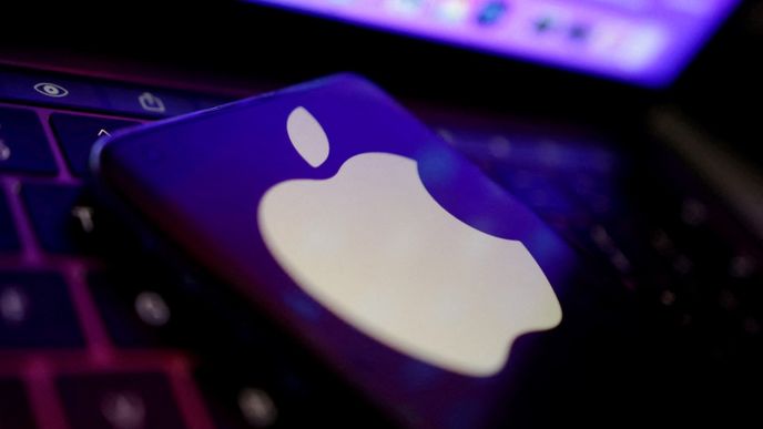 Apple představil řadu nových mobilů a hodinek. Rusové na ně můžou čekat až 120 dnů.