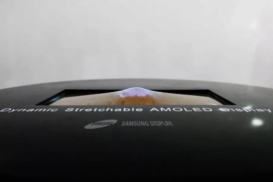  Nový prototyp OLED displeje od Samsungu je nejen ohebný, ale o pružný