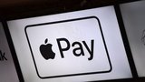 Apple Pay v Česku: Víme, jak zaplatit iPhonem nebo hodinkami Apple Watch  