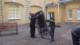 V Petrohradě demontovali Jobsův pomník