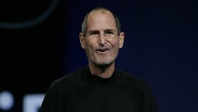 Pohublý zakladatel Applu Steve Jobs všechny překvapil. Nový iPad 2 představil osobně!