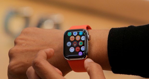 Problém pro giganta Apple: Zastavuje prodej části hodinek Apple Watch kvůli sporu o patent v USA