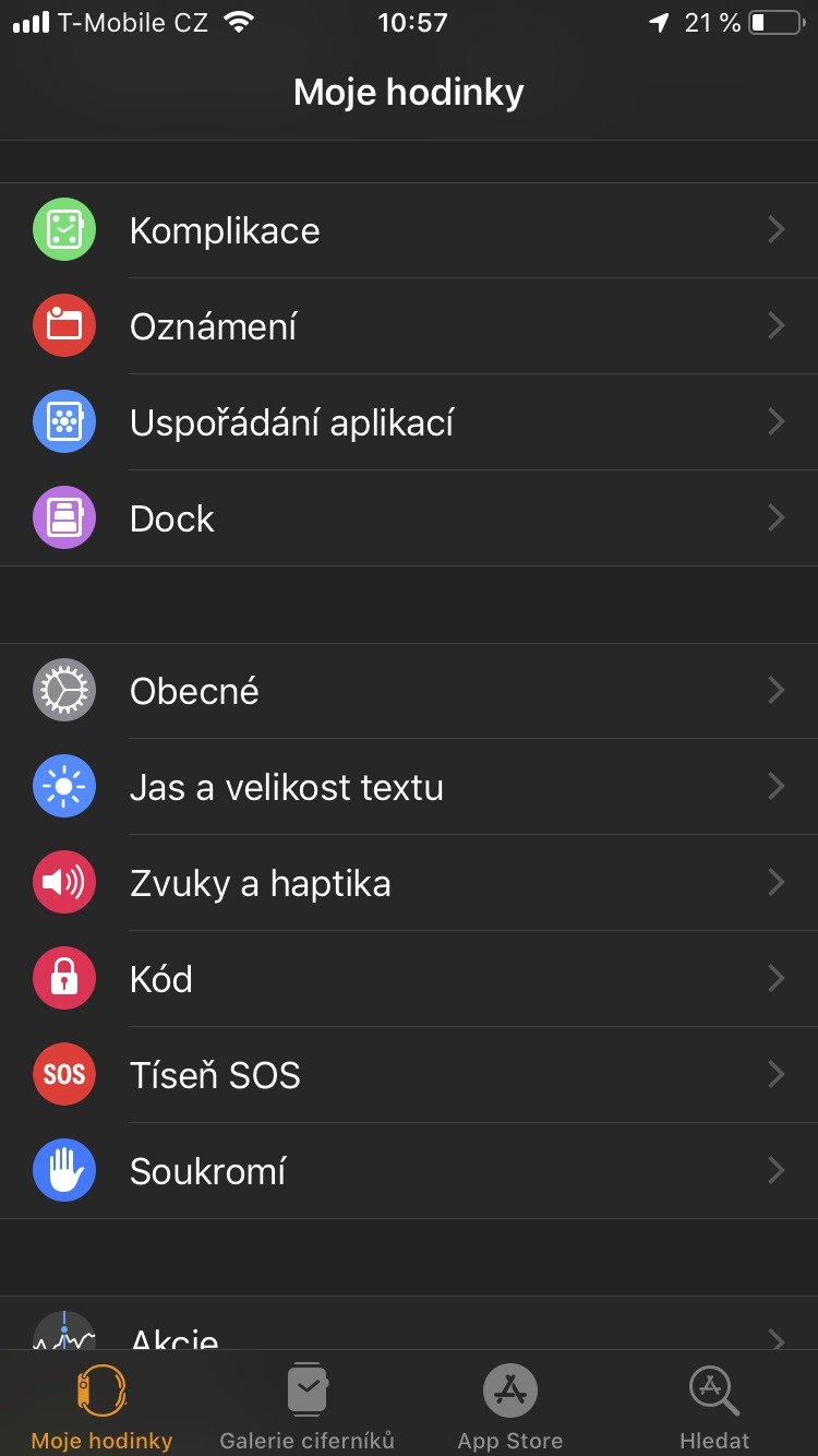 Většinu věcí lze nastavit i přes aplikaci na iPhonu