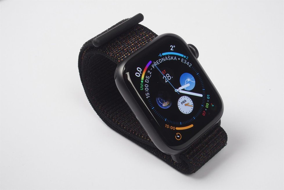 Hodinky Apple Watch Series 4 dokáží změřit EKG