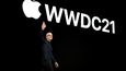 Šéf Applu Tim Cook během vývojářské konference WWDC 2021