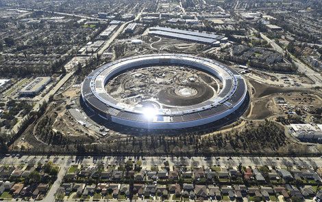 Apple je druhá nejhodnotnější značka na světě. Oceněna byla na 107,14 milionu dolarů. 