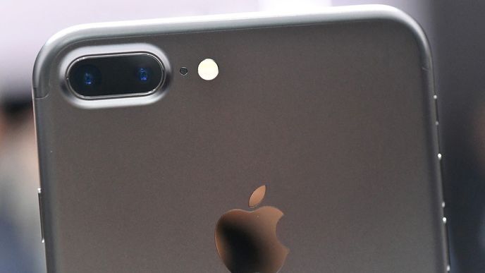 Apple představil nový iPhone a novou verzi hodinek Watch