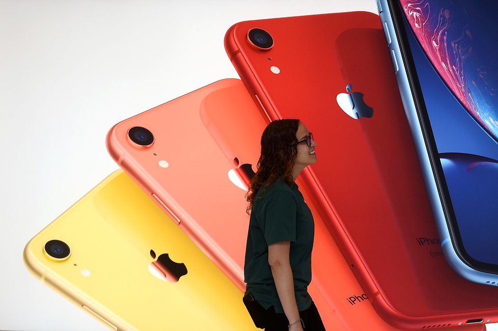 Společnost Apple investuje do obnovitelných zdrojů a chce zmenšovat svou uhlíkovou stopu.