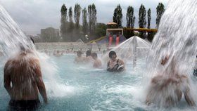 Tropy, dusno, bouřky. V týdnu bude až 34°C, meteorologové rozšířili výstrahu před požáry