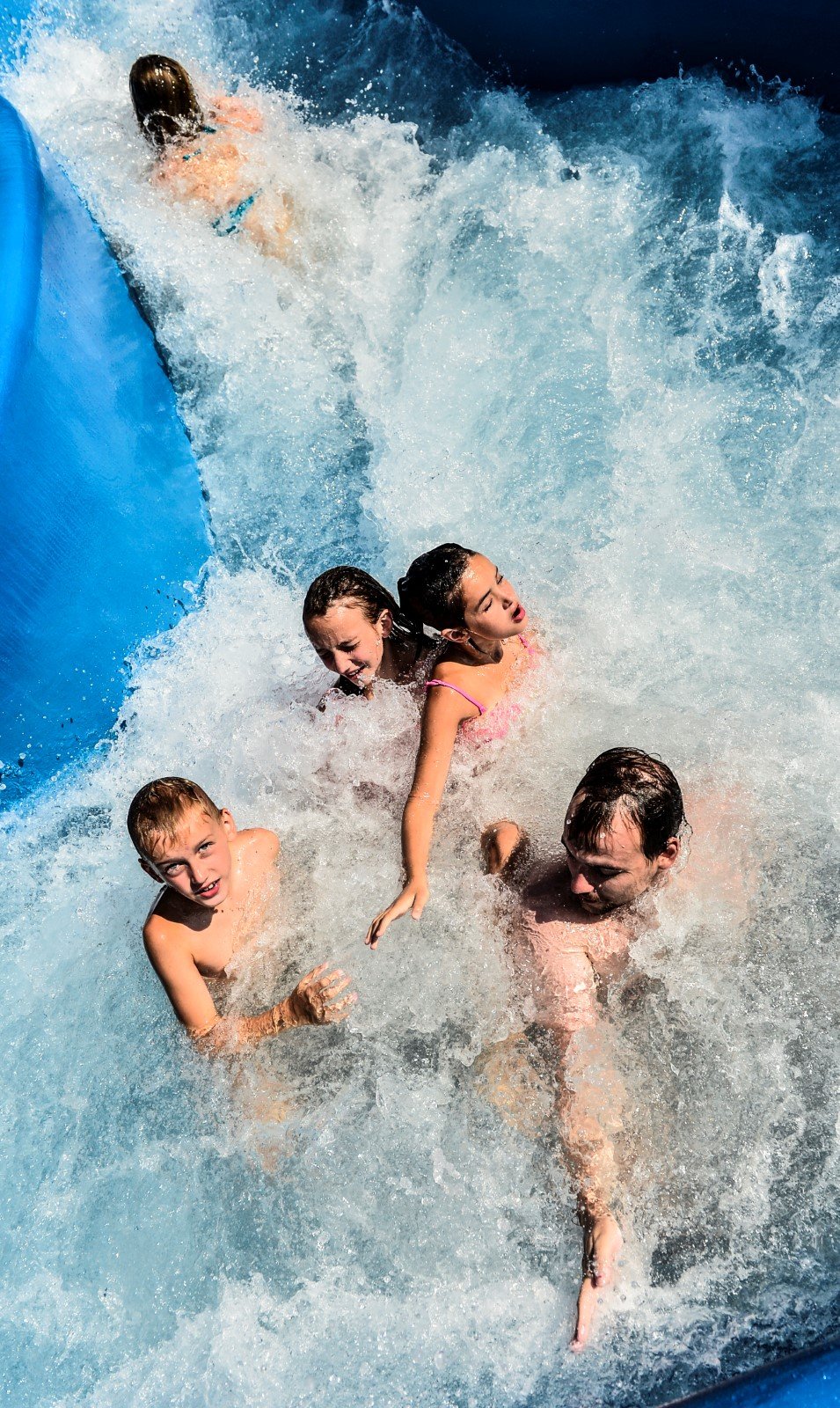 Nejvyšší odpolední teploty budou v sobotu hodně vysoko – v maximech naměříme 28 až 32 °C, v Jihomoravském a Zlínském kraji bude až 33 °C.