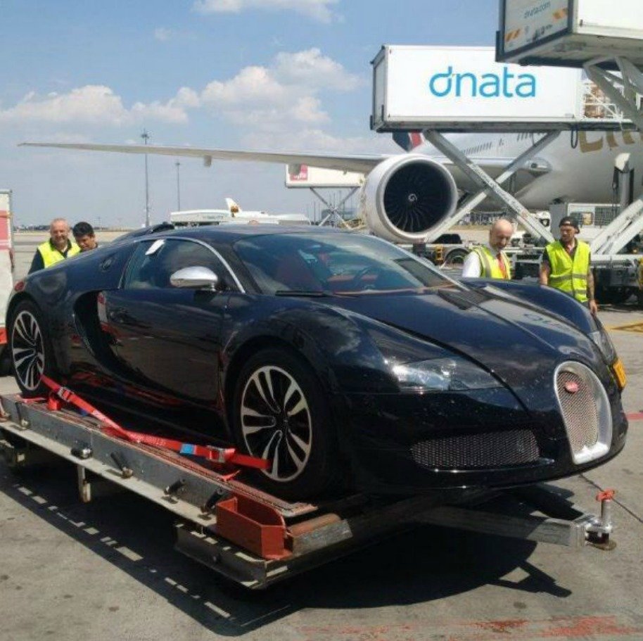 Překládka princova bugatti na ruzyňském letišti