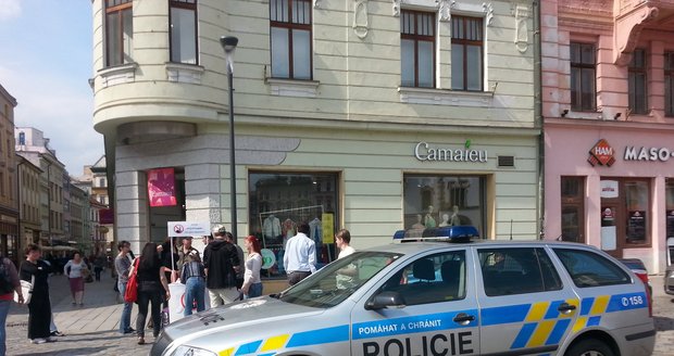 V Olomouci došlo ke střetu aktivistů a muslimů u stánku s peticí proti přijímání uprchlíků.