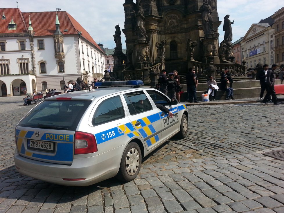 V Olomouci došlo ke střetu aktivistů a muslimů u stánku s peticí proti přijímání uprchlíků.