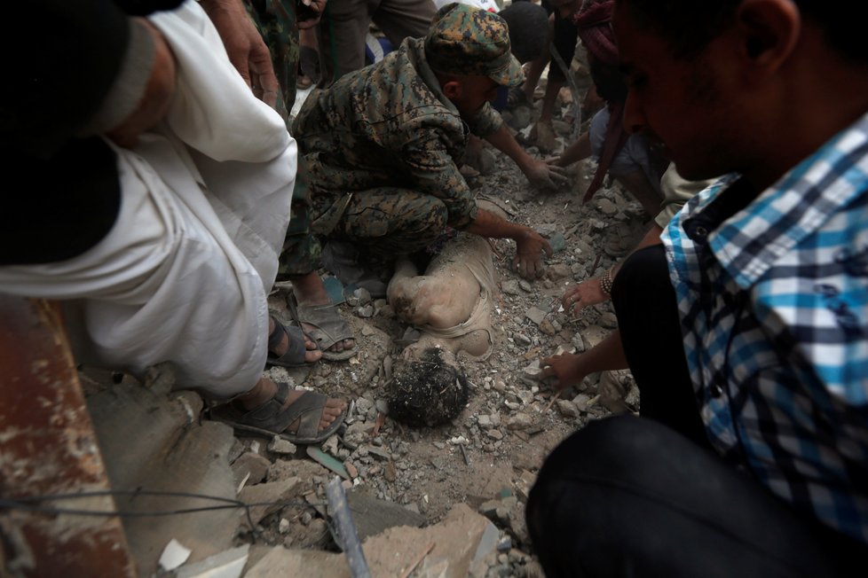 Arabská koalice přiznala „omyl,“ který stál život desítky civilistů.