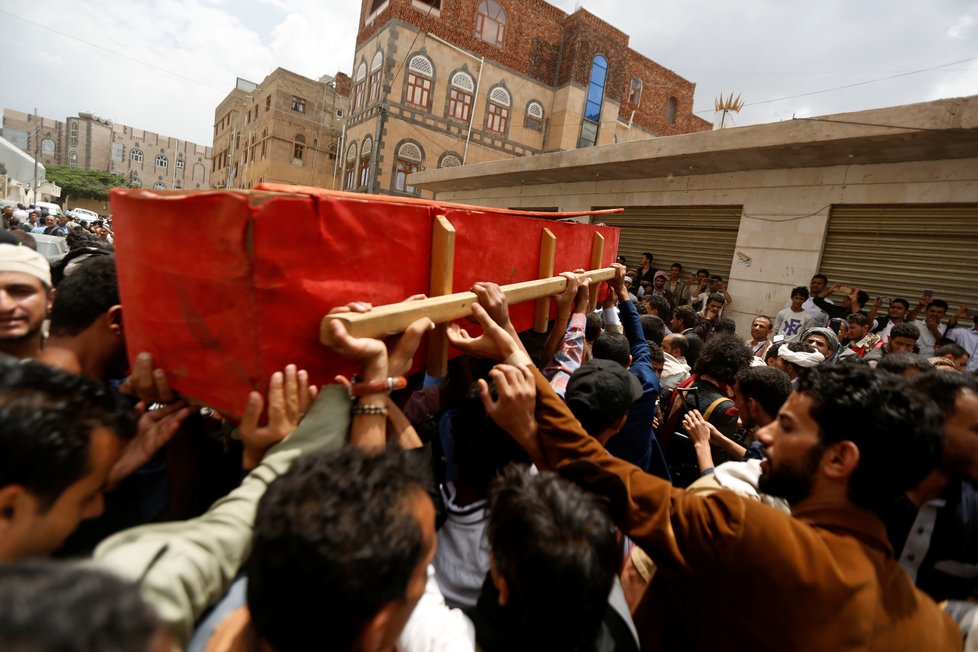 Arabská koalice přiznala „omyl,“ který stál život desítky civilistů.