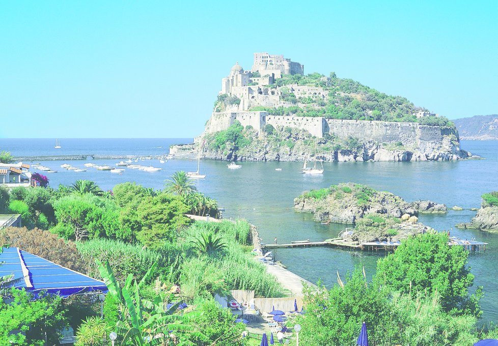 Aragonský hrad na ostrově Ischia.