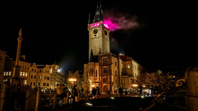 Nejdůležitějším místem celé akce byla věž Staroměstské radnice, každou hodinu tam totiž čekají davy turistů, až se spustí Pražský orloj.