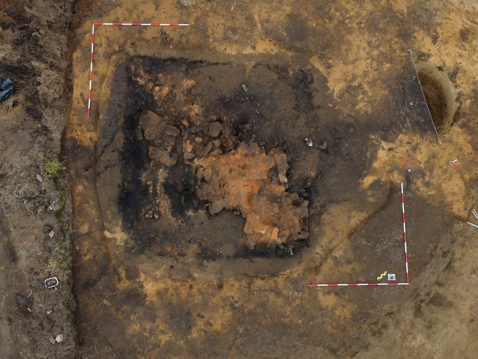 Archeologové z Archaia Brno našli v trase budoucí dálnice D55 mezi Moravským Pískem a Bzencem obrovské množství nálezů. Některé byly staré i šest tisíc let.