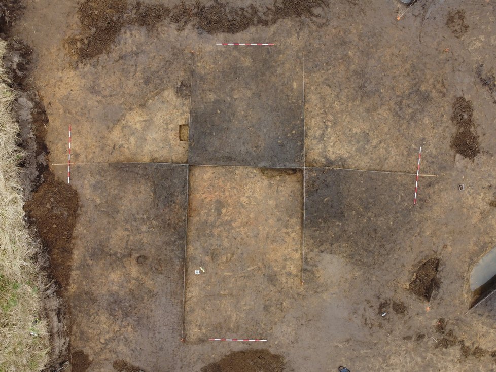 Archeologové z Archaia Brno našli v trase budoucí dálnice D55 mezi Moravským Pískem a Bzencem obrovské množství nálezů. Některé byly staré i šest tisíc let.